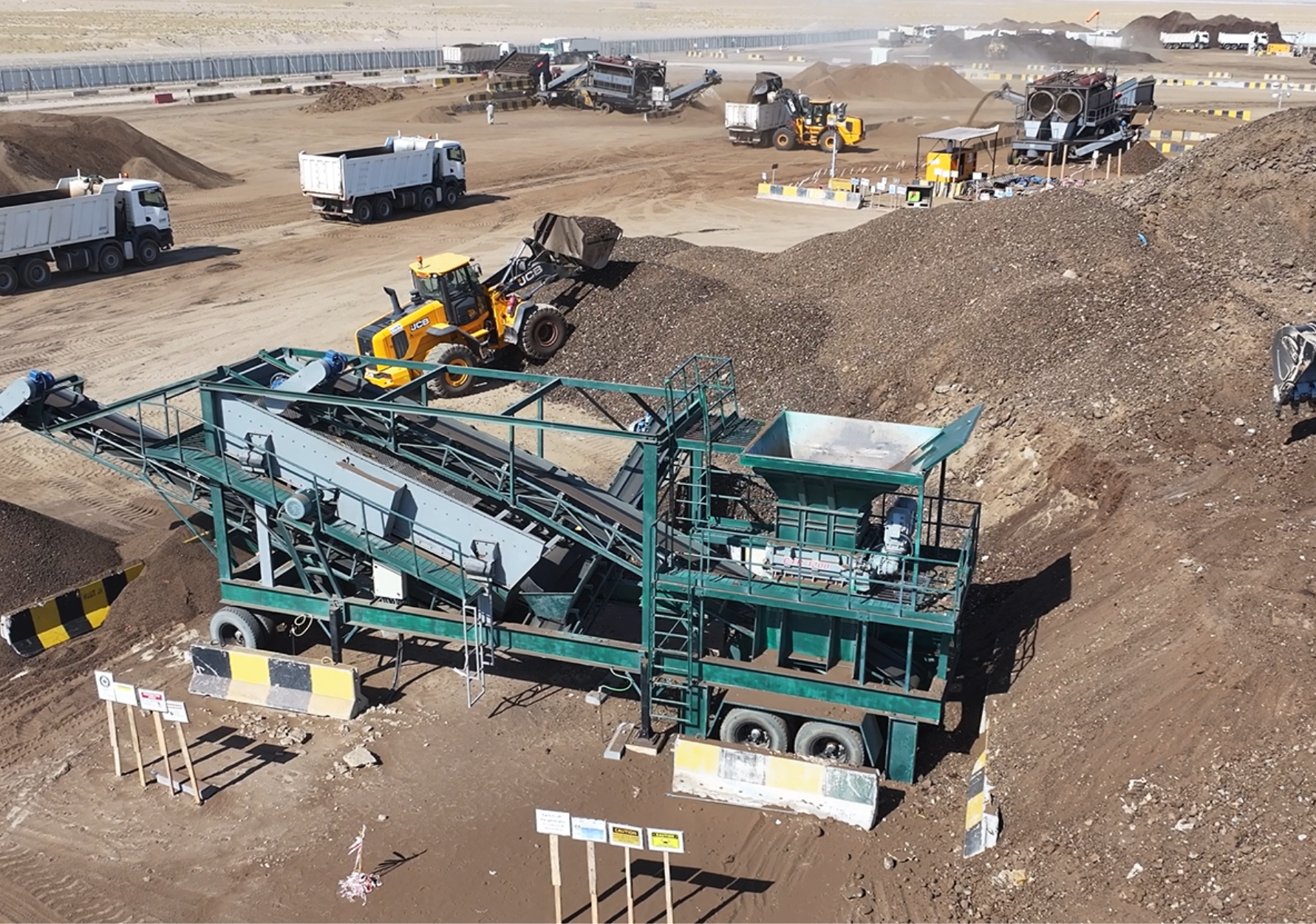 Double Deck Mobile Screening Unit with Crusher - Dry Oil Contaminated Material Image