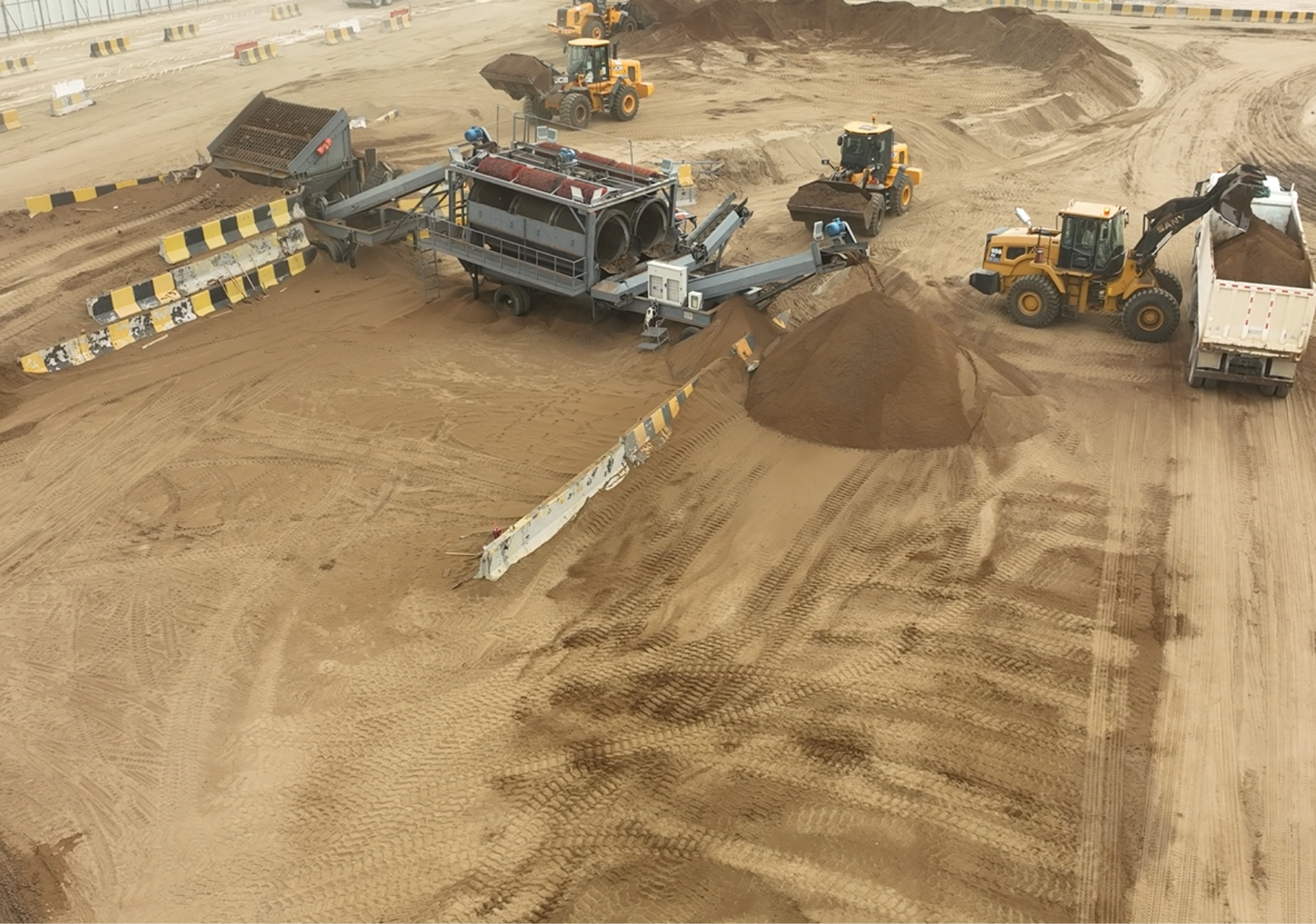 Double trommel Mobile Screening Unit - Wet oil Contaminated Material Image