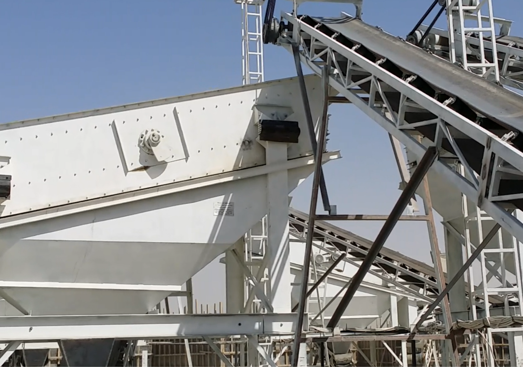 Triple Deck Stationary Image