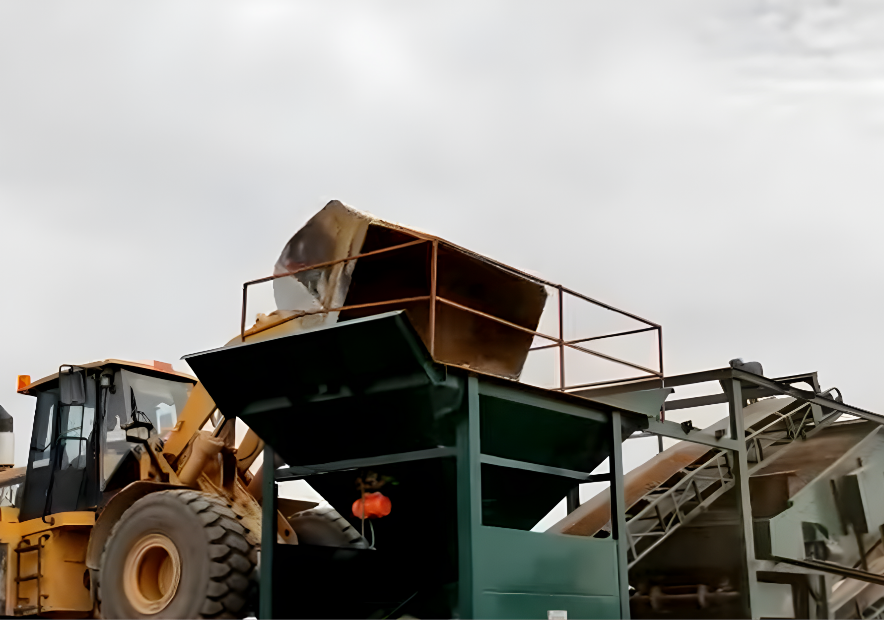 Double Deck Mobile Screening Unit in Operation — Dry Oil Contaminated Material Processing Image